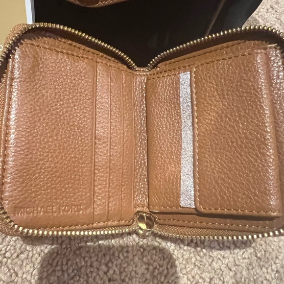 MICHAEL KORS Jet Set Brown Leather Snap Pocket Nylon Tote & wallet - Picture 4 of 12